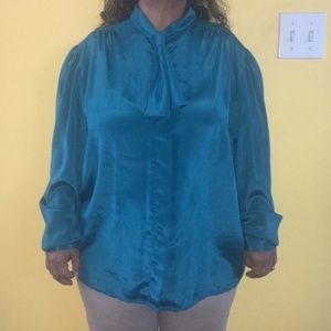 Gently Used Women’s Button Down Shirt Size XL